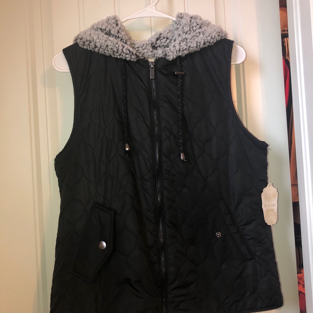 Black altard state fuzzy vest with hood